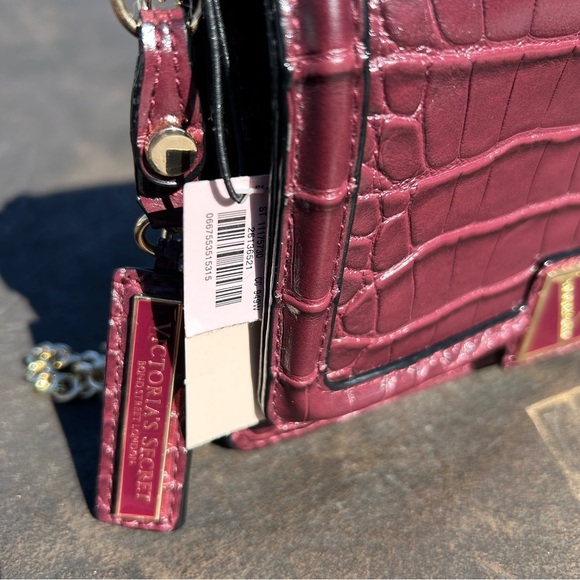 Victoria’s Secret Elegant Burgundy Croc-Embossed Chain Bag - Picture 3 of 10